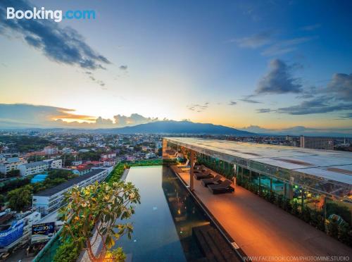 Apartamento en Chiang Mai con aire acondicionado.