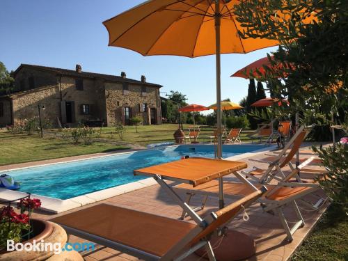 Spacieux appartement à Montecatini val di cecina. Piscine!