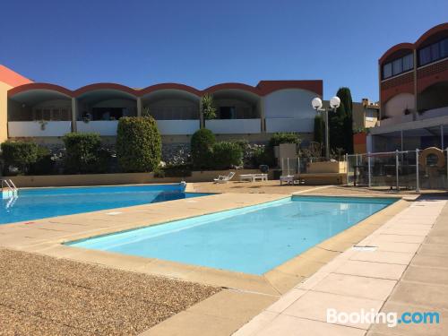 Cassis à vos pieds! Piscine et terrasse