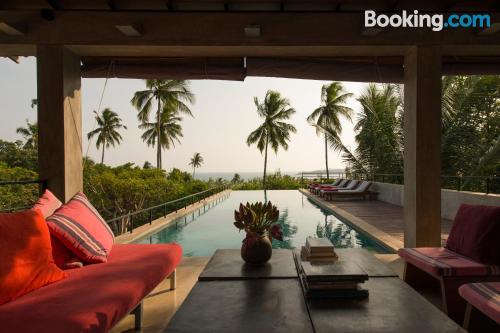 Appartement avec terrasse. Piscine!.