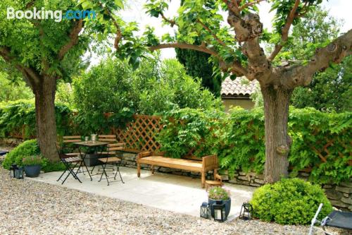 Maussane-les-Alpilles is votrer! Terras en zwembad