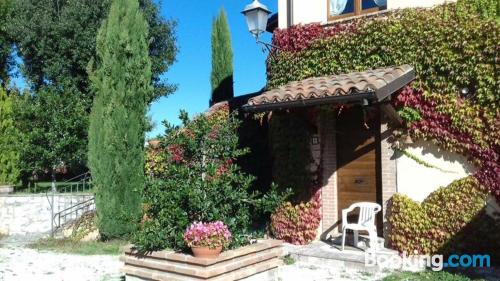 Ferienwohnung mit Balkon. In Fossato di vico