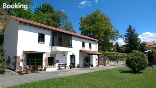 Grand appartement. Terrasse et wifi!.