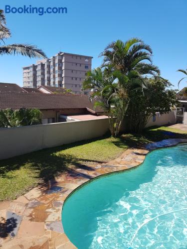 Extenso apartamento em Amanzimtoti. Terraço!.