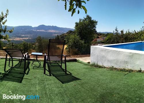 Cortes de la frontera à vos pieds! Piscine et terrasse