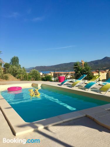 Apartamento perto de tudo. Terraço e piscina