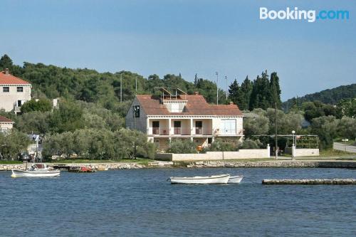 Petit appartement à Lumbarda pour couples