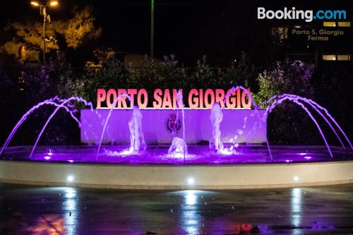 Grande appartamento con due camere, a Porto San Giorgio.