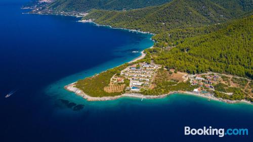 Panormos Skopelos ai vostri piedi! Piscina!