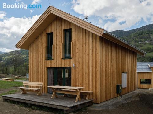 Ferienwohnung mit Terrasse. Mit Kinderbett