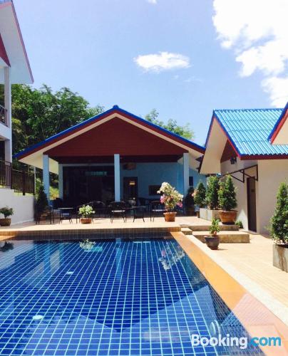 Espacioso apartamento con piscina en Khao Lak