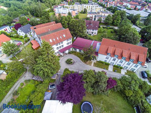 Pequeno apartamento para duas pessoas. Internet e terraço