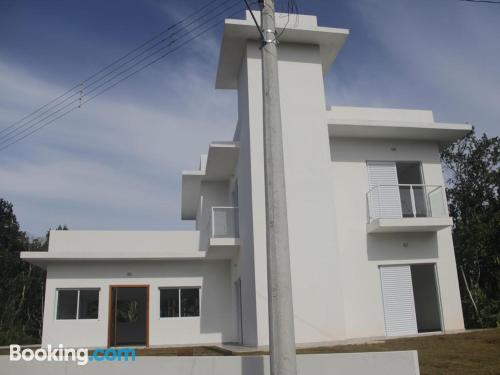 Gigante apartamento perfecto para cinco o más con piscina