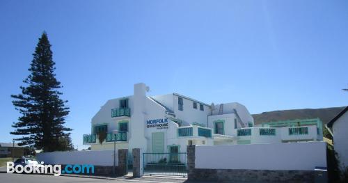 Apartamento con vistas y conexión a internet en Hermanus y piscina