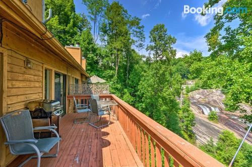 Ample appartement. À Lake Toxaway.