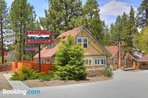 Apartamento com piscina em Big Bear Lake.