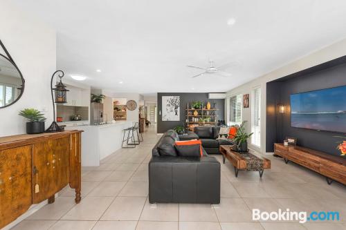 Apartamento con terraza y conexión a internet en Coffs Harbour ideal para grupos