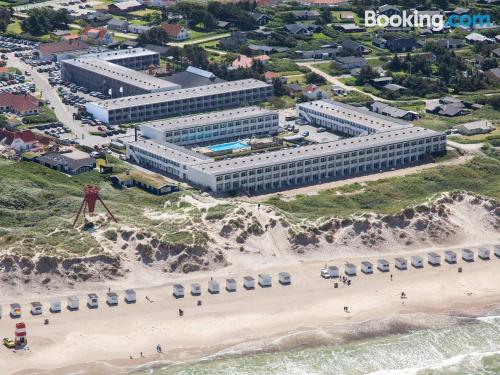 Grand appartement à Blokhus, près de toutes les attractions.