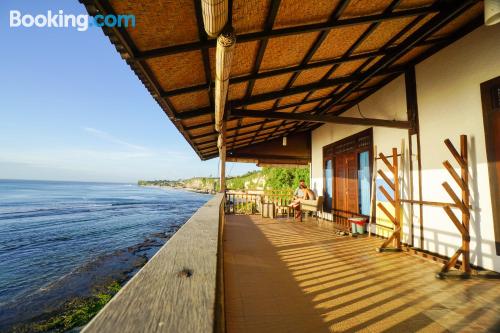 Uluwatu ai vostri piedi! Terrazza e Internet