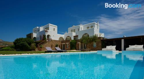 Apartamento con piscina en Tinos Town