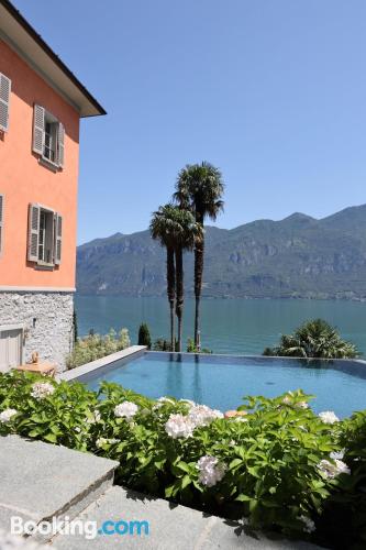 Appartamento a Oliveto Lario. Terrazza e wifi.