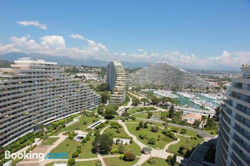 Apartamento con terraza. Gigante y en centro