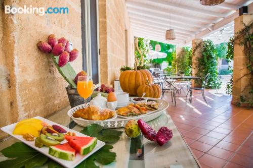 Apartamento com Internet. Terraço e piscina