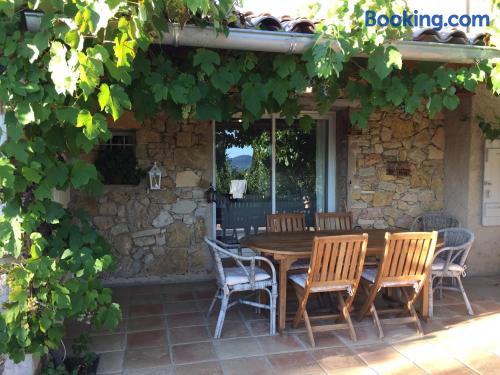 Appartement avec terrasse. À Cotignac