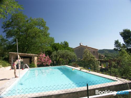 Confortable appartement dans une situation exceptionnelle. Terrasse!