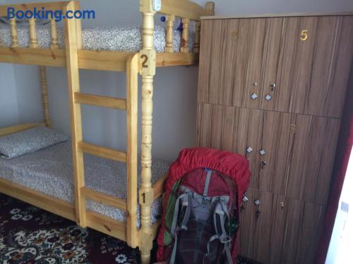 Cama en habitación compartida de 6 camas
