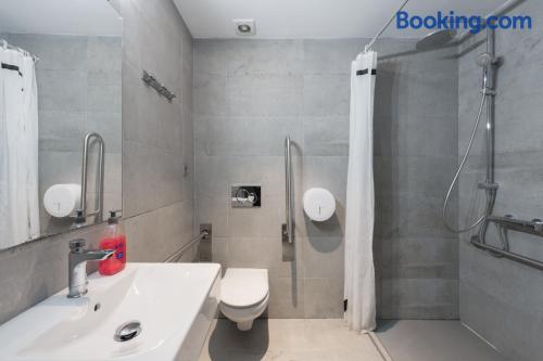 Posto Letto in Dormitorio Misto con 4 Letti