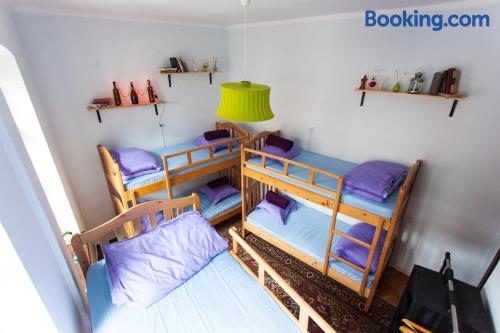 Cama individual en habitación compartida
