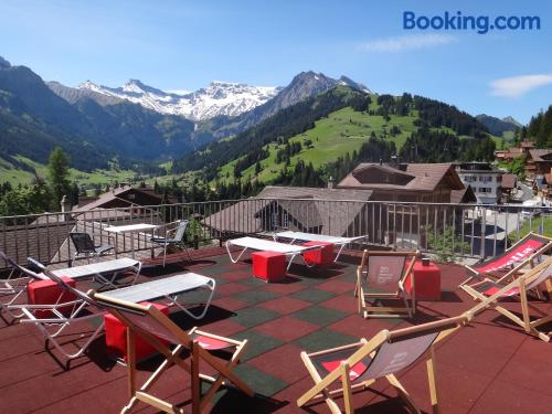 Appartement avec Wifi et terrasse. Adelboden à vos pieds!