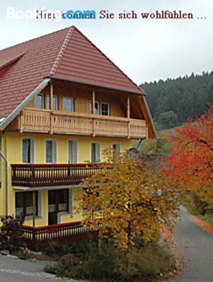 Bonito apartamento en Sankt Georgen im Schwarzwald. ¡Apto para mascotas!