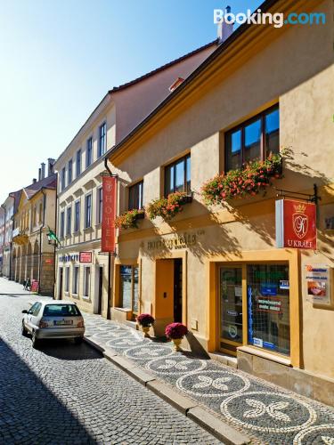 Apt mit w-lan und Terrasse. In Jičín