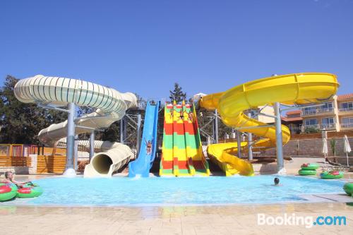 Apartamento apto para niños con piscina