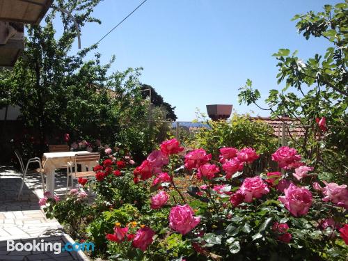 Bonito apartamento con terraza y internet