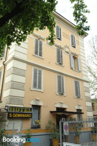 Prático apartamento para duas pessoas em Modena