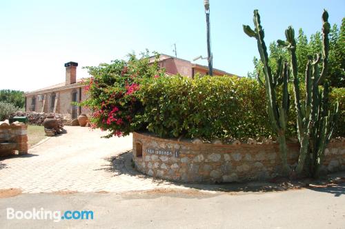 Apartamento con piscina y aire acondicionado con internet.