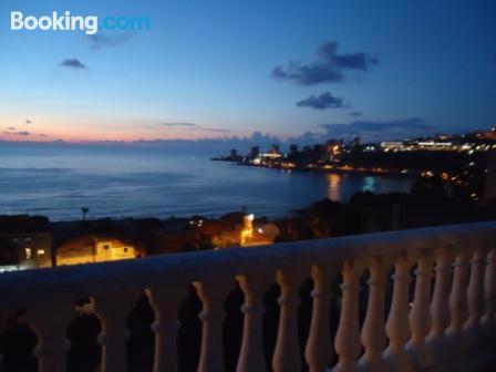 Meraviglioso appartamento con una camera, a Jounieh