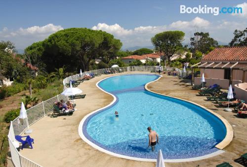 Apartamento con piscina, vistas y wifi