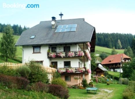 Em excelente posição e terraço em Deutschgriffen. Cães bem-vindos!