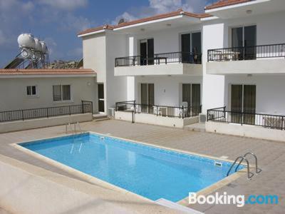 1 bedroom apartment in Peyia with terrace