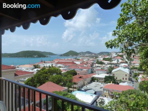 Charlotte Amalie dalla vostra finestra! Internet!