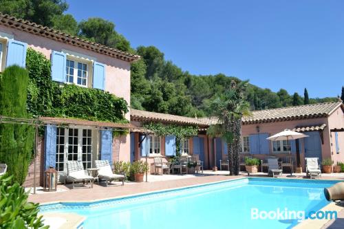 Appartement avec piscine. Terrasse!