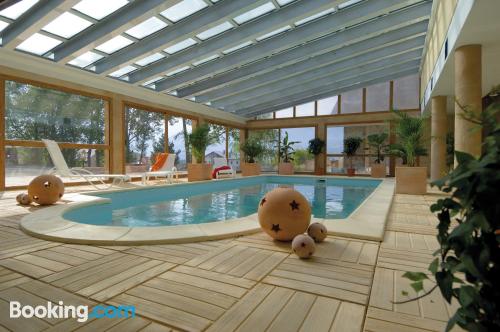 Minime appartement. Piscine et terrasse