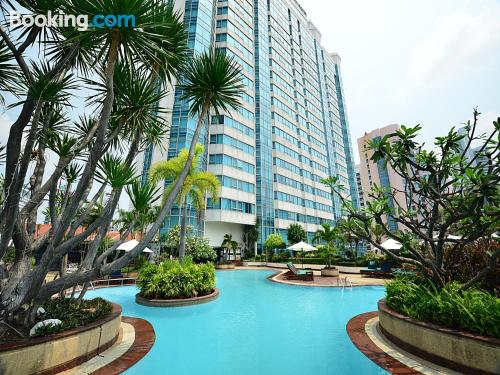 Apartamento com piscina e ar em Bangkok