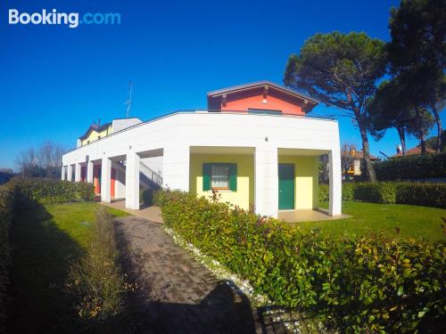 Em boa posição e terraço em Caorle. Cães bem-vindos!