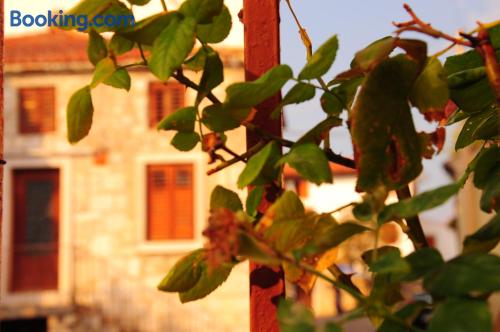 Ferienwohnung mit w-lan und Balkon. Mit Kinderbett