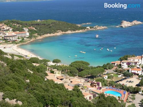 Welkom bij Baja Sardinia! Zwembad en terras